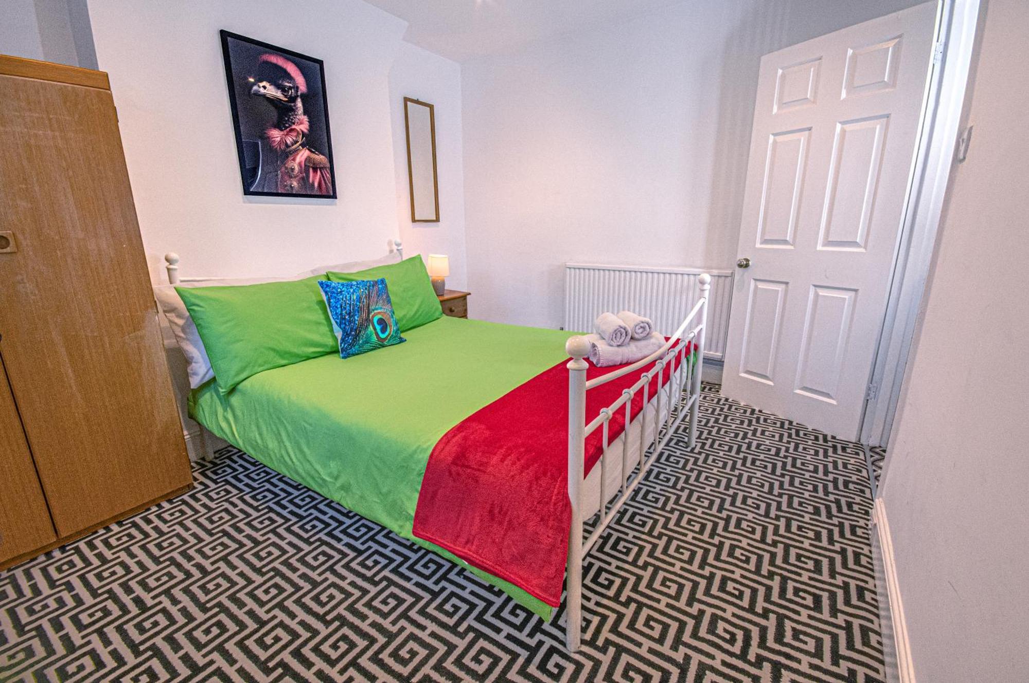 3 - Bedroom Townhouse In With Parking Brighton