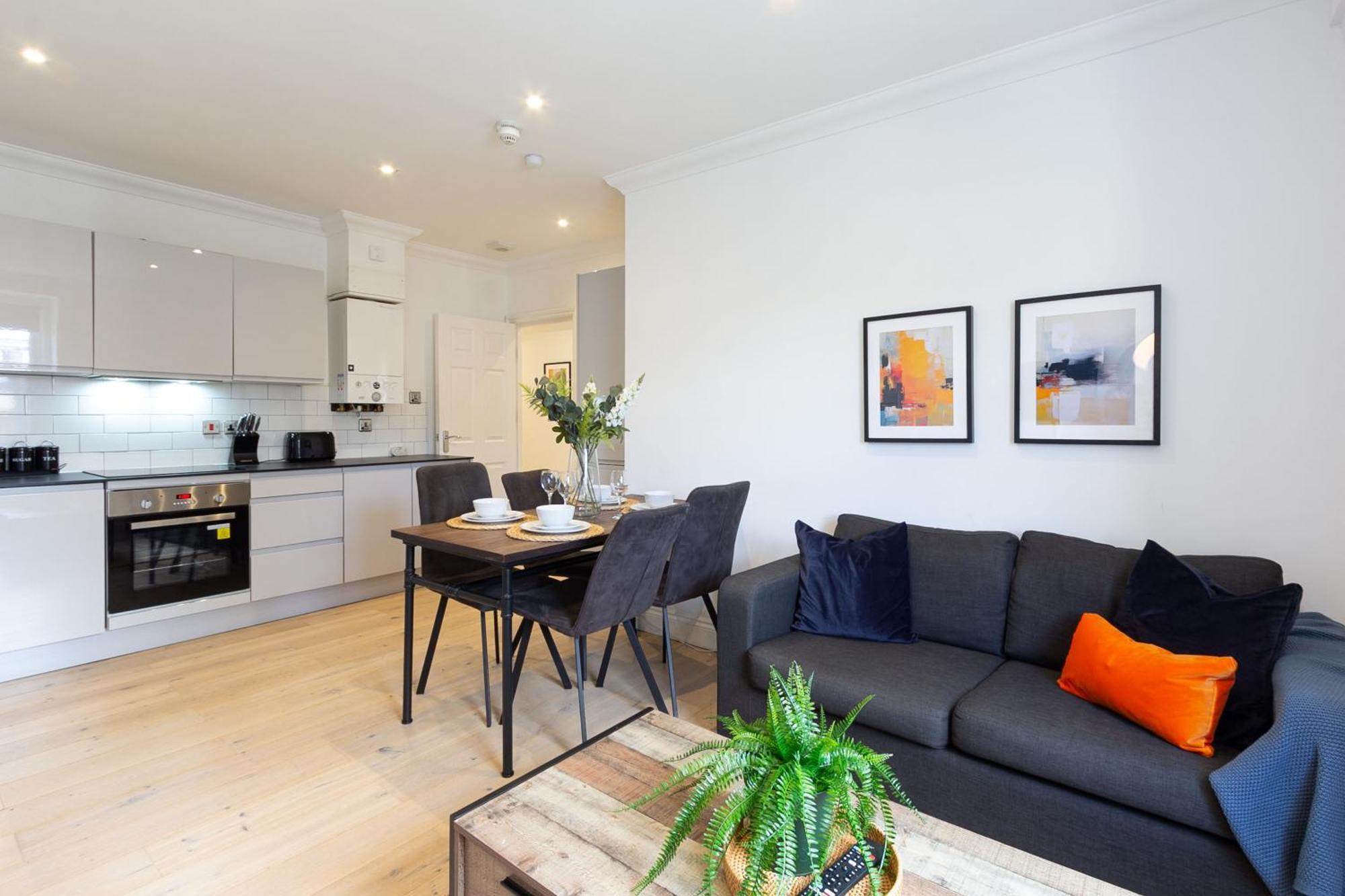 Cosy 2 Bedroom - Near & Shops!