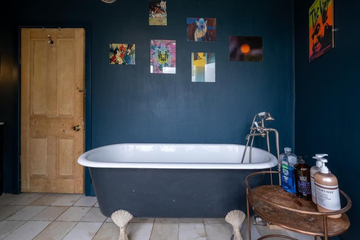 Host & - Wakefield Brighton