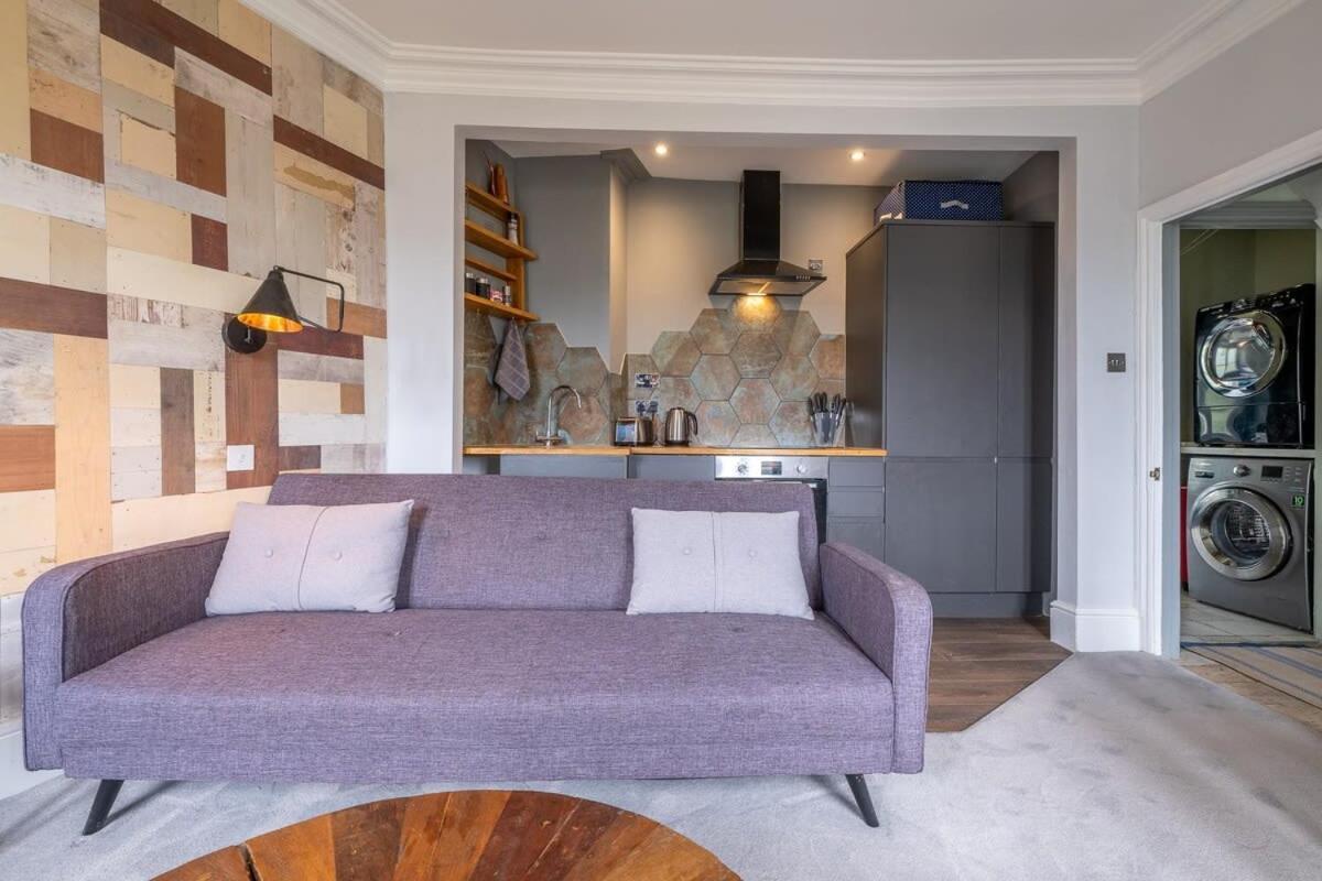 Apartment Host & - Wakefield