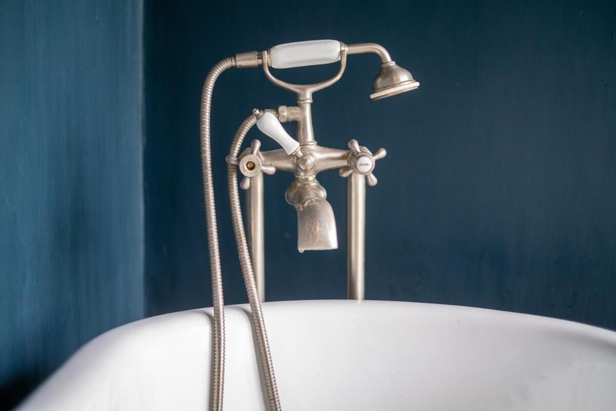 Host & - Wakefield Brighton