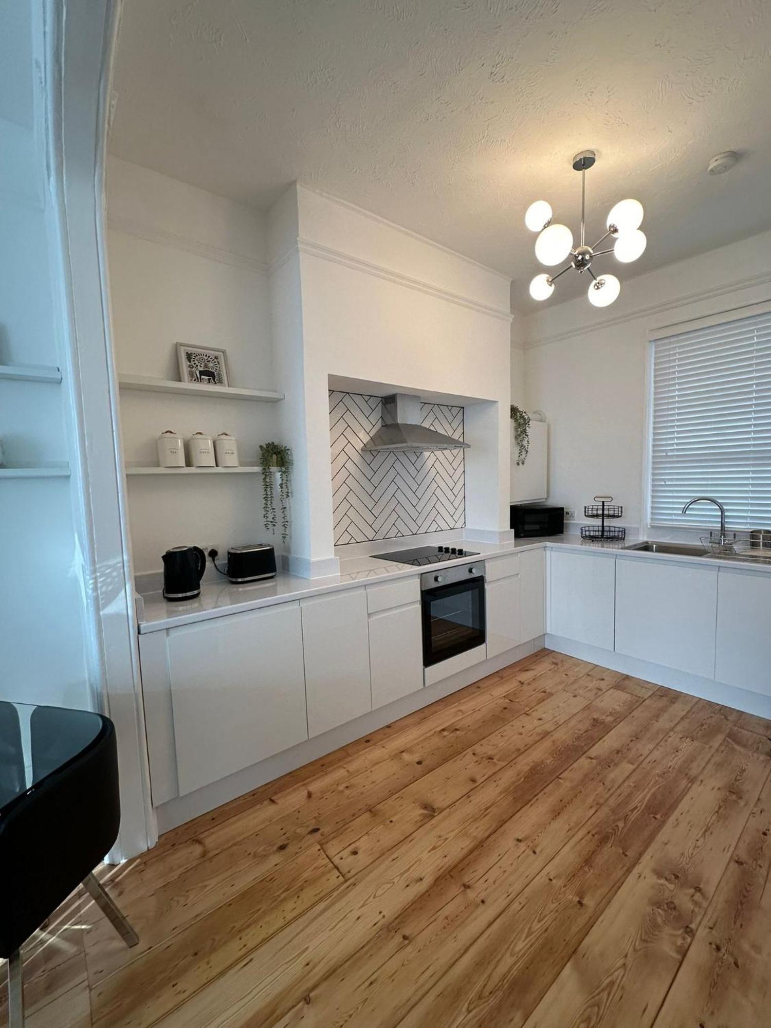 Luxury 1 Bed In Apartment