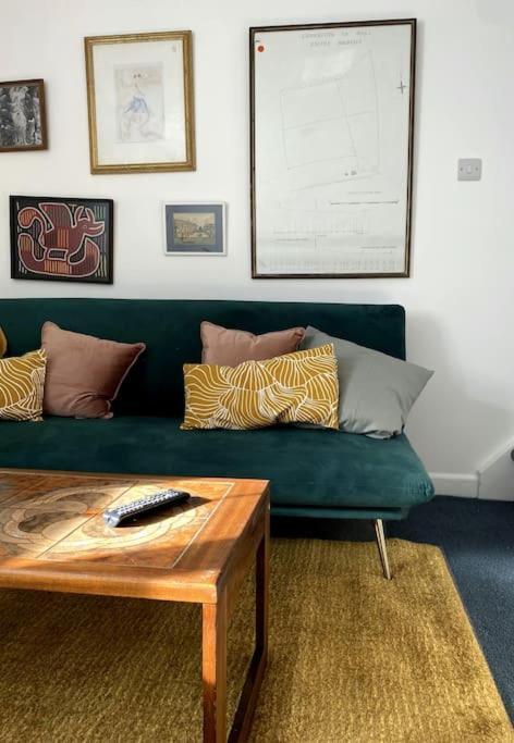 Cosy Charm In Heart Of Holiday home *