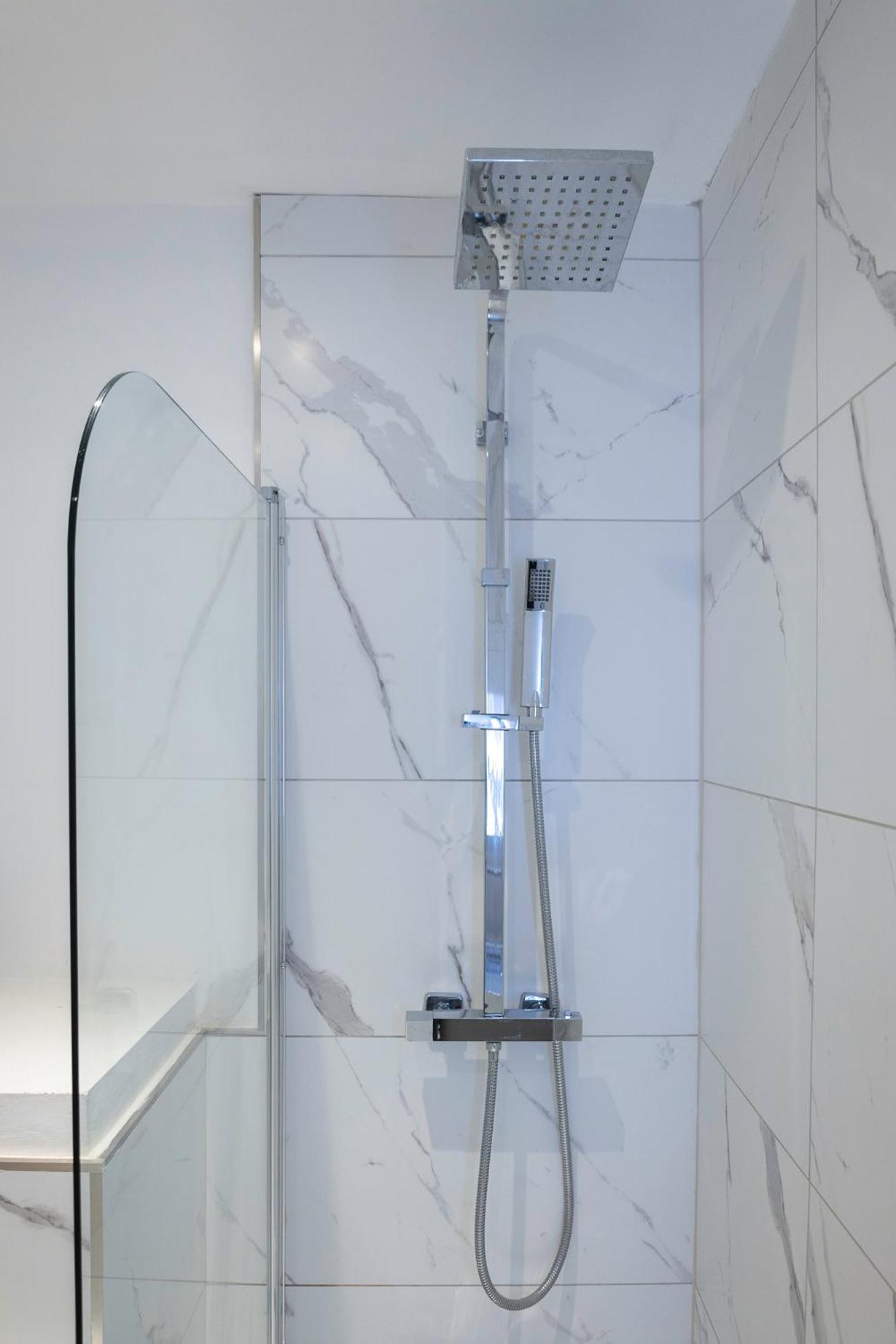 Stunning Two Bedroom Brighton penthouse Apartment