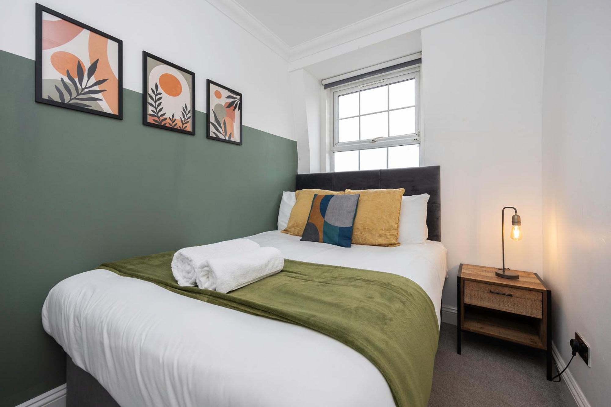 Stunning Two Bedroom Brighton penthouse Apartment Brighton