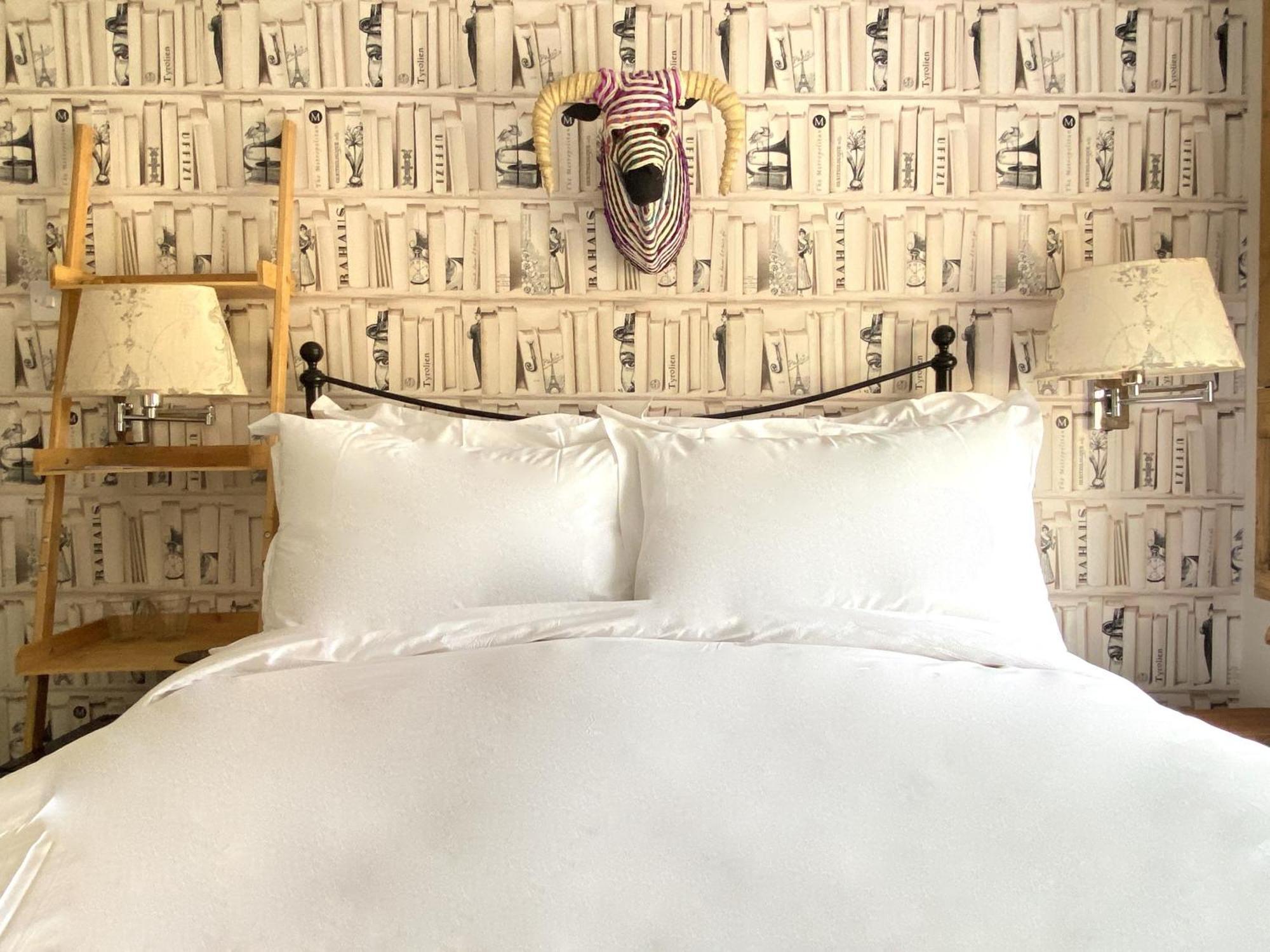 27 Bed & Breakfast