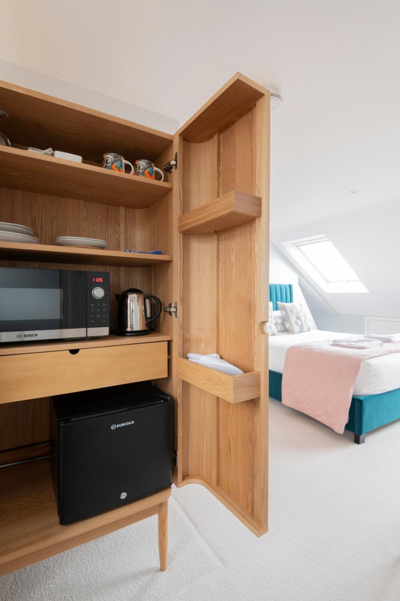 Cosy Loft Retreat, King Bed, En-suite, Kitchenette, Homestay *