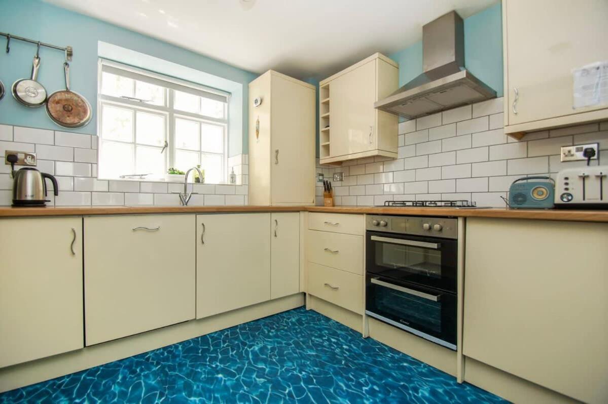 Mermaid Townhouse- By Lets Holiday home