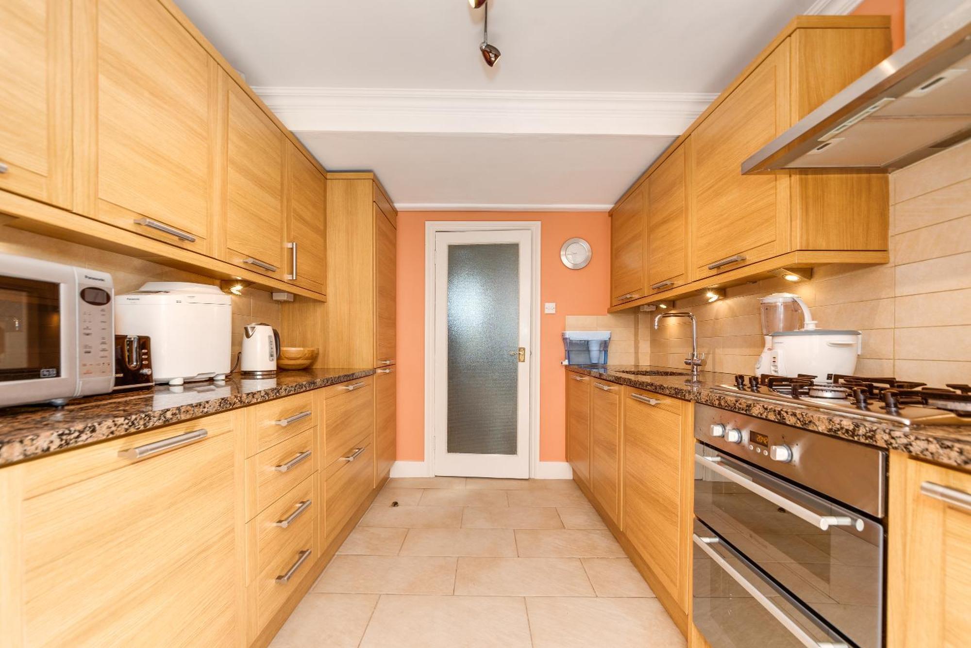 Happy Monkey Town House - Sleeps 9 Brighton