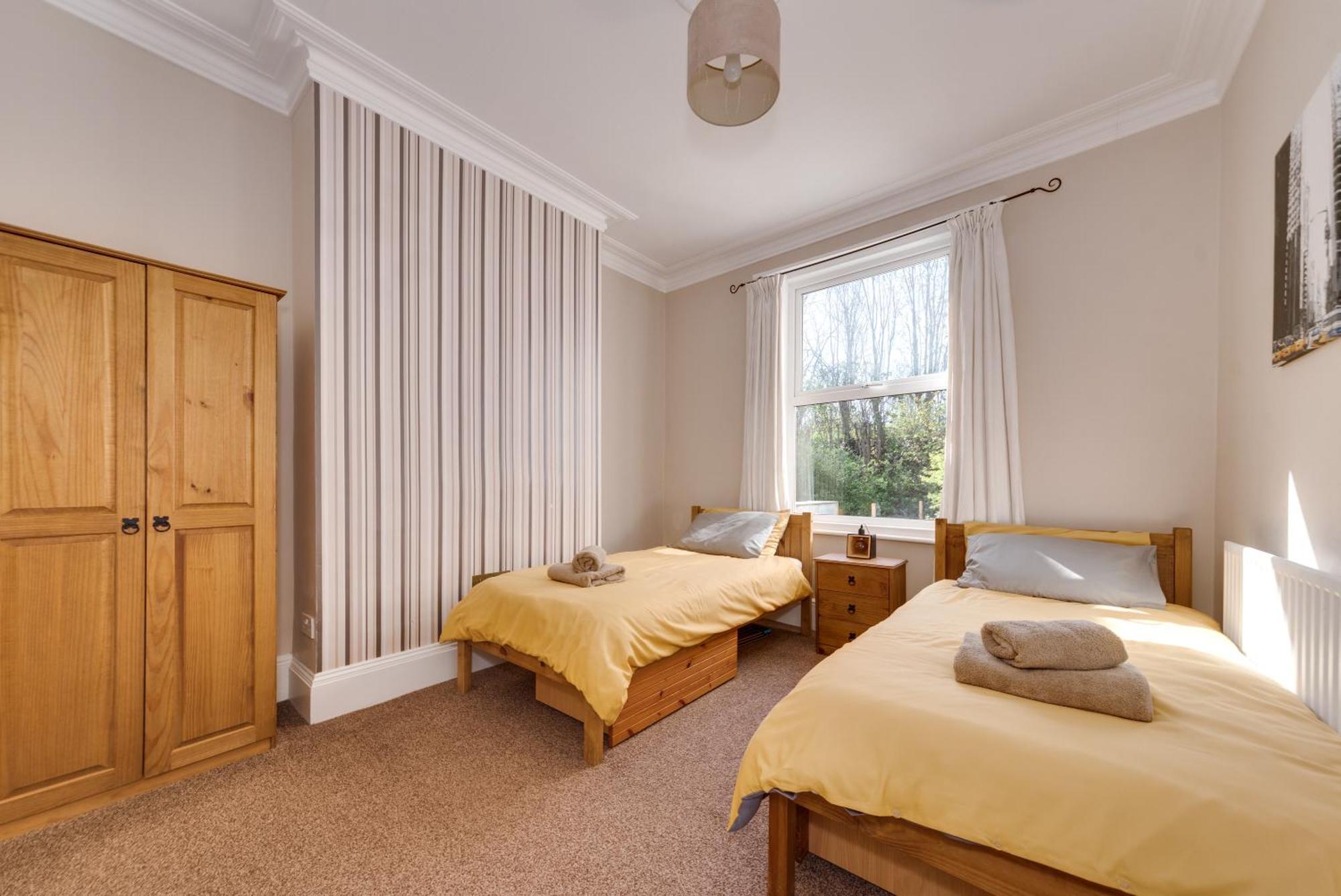 Happy Monkey Town House - Sleeps 9