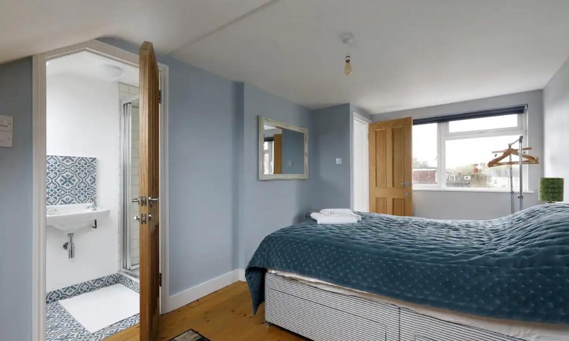Holiday home Three Bedroomed Victorian Family House, Garden *