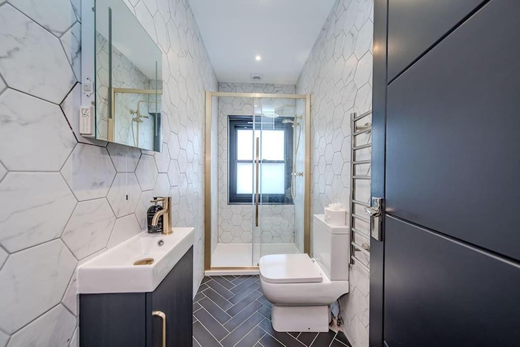 Apartment Super 3 Bedroom Flat I Next To *