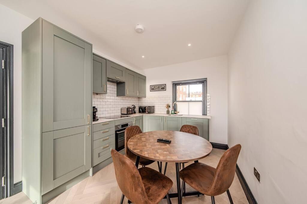 Apartment Super 3 Bedroom Flat I Next To *