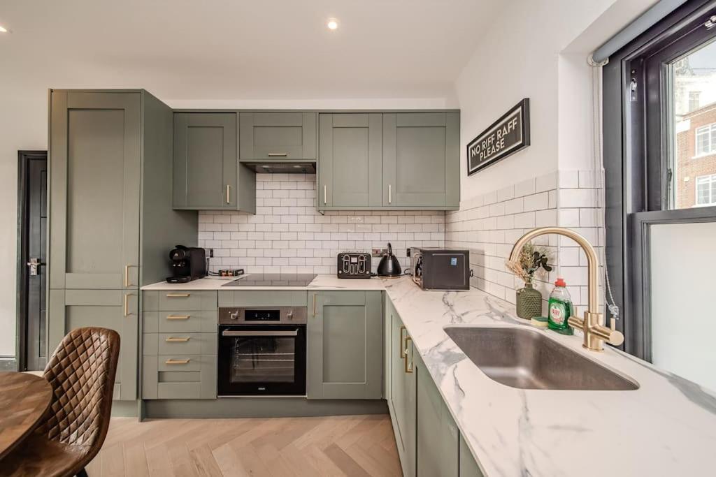 Apartment Super 3 Bedroom Flat I Next To Brighton