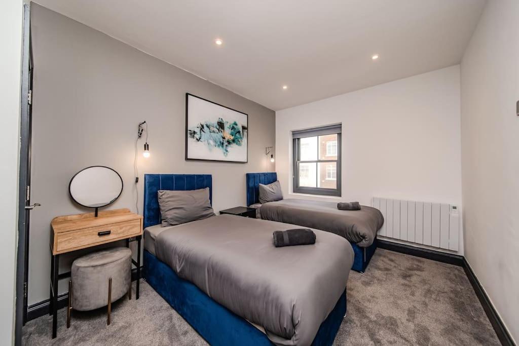 Super 3 Bedroom Flat I Next To
