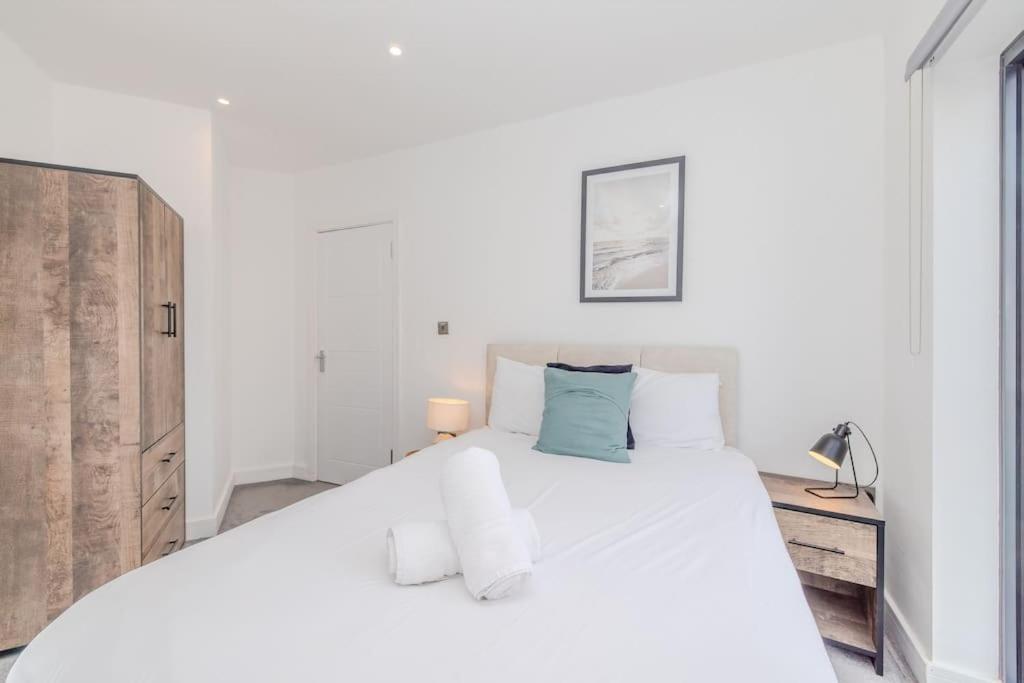 Super 2 Bedroom Flat I Next To Station Brighton