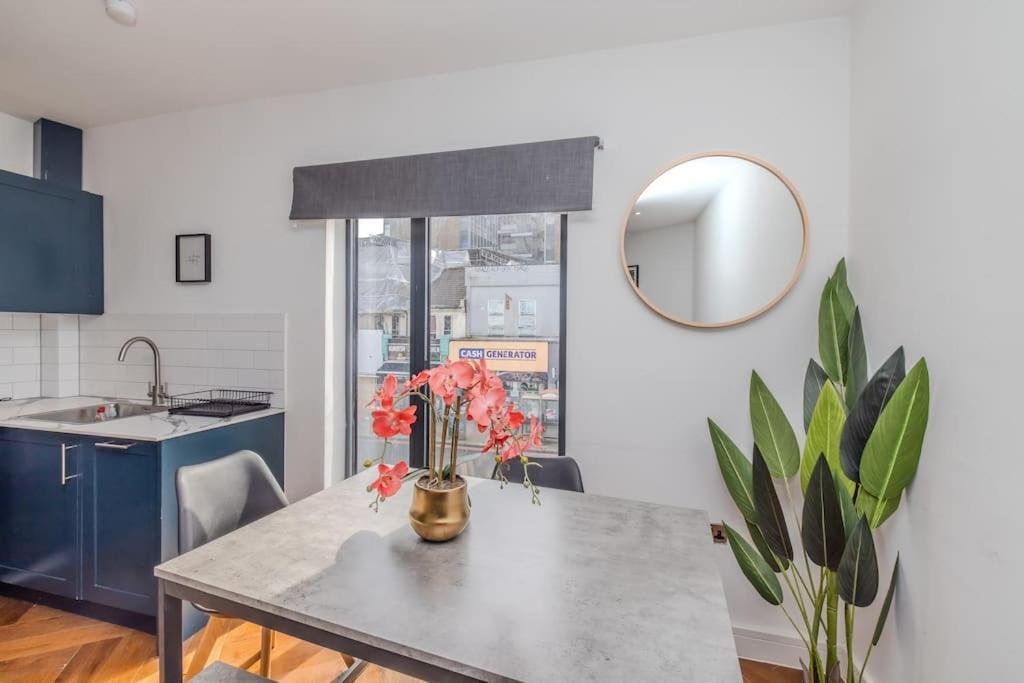 Apartment Super 2 Bedroom Flat I Next To Station