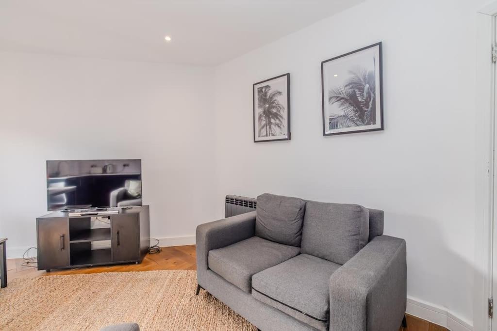 Super 2 Bedroom Flat I Next To Station Brighton