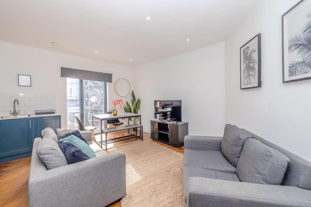 Apartment Super 2 Bedroom Flat I Next To Station