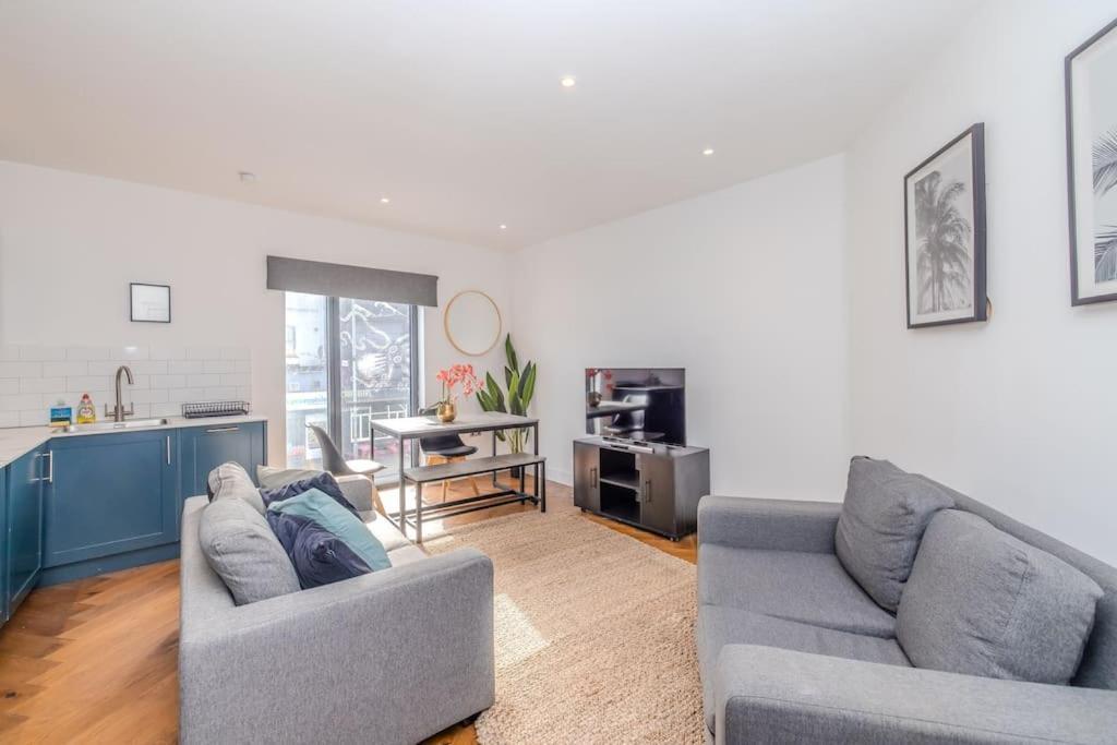 Apartment Super 2 Bedroom Flat I Next To Station Brighton