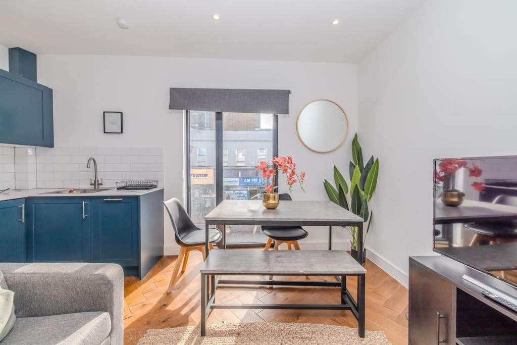 Apartment Super 2 Bedroom Flat I Next To Station