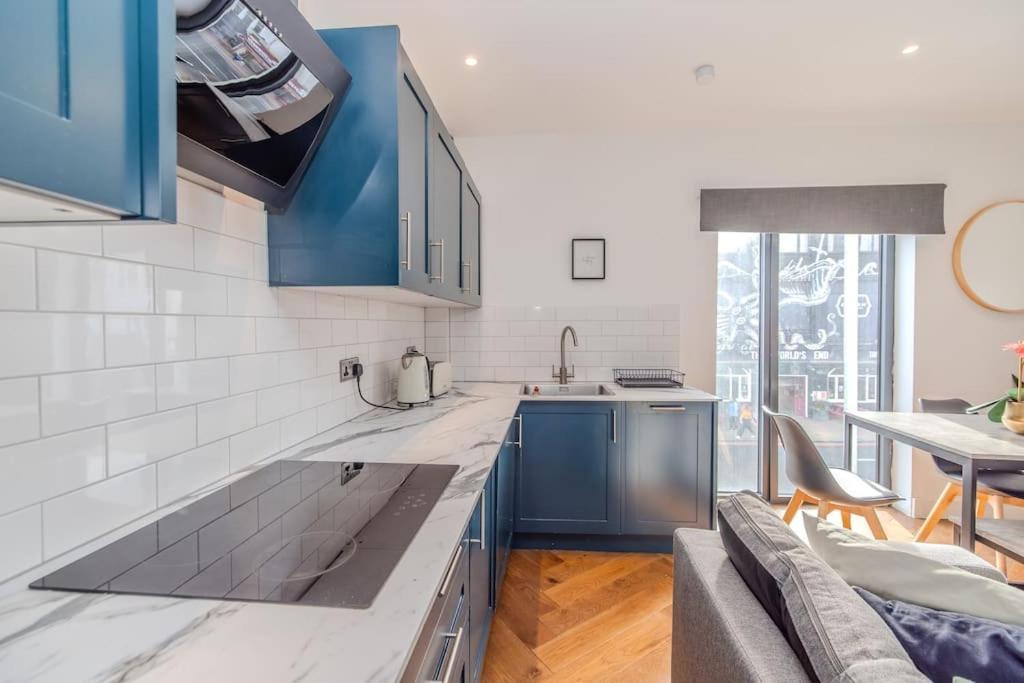 Super 2 Bedroom Flat I Next To Station