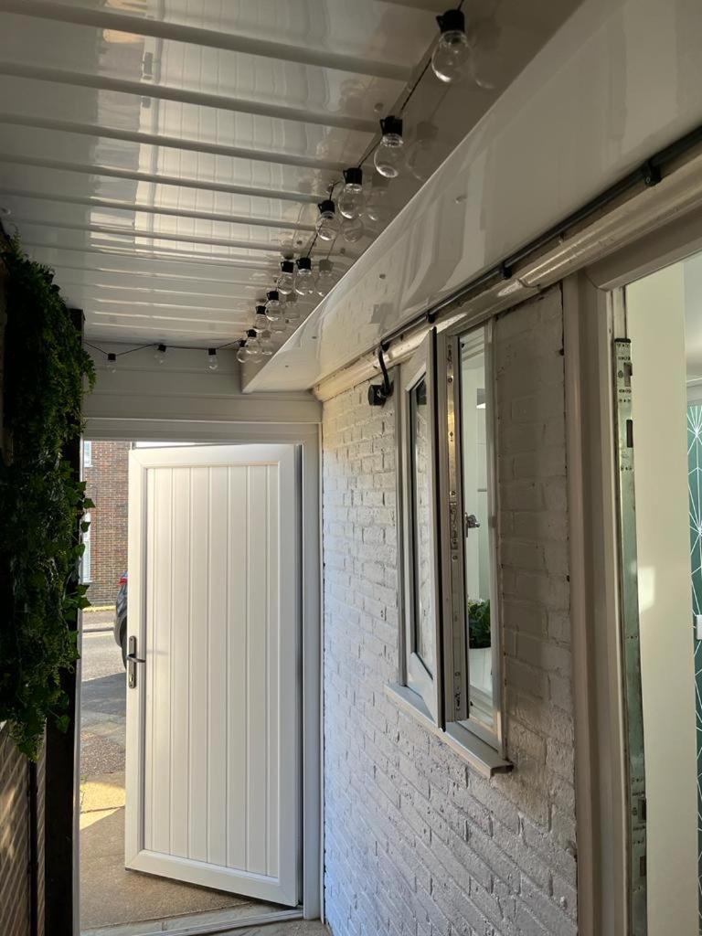 Guest house Ensuite Guest Unit With Ac And Free On-street Parking