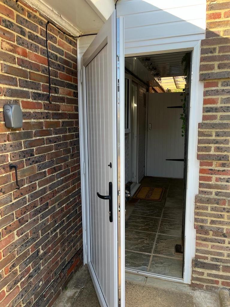 Guest house Ensuite Guest Unit With Ac And Free On-street Parking