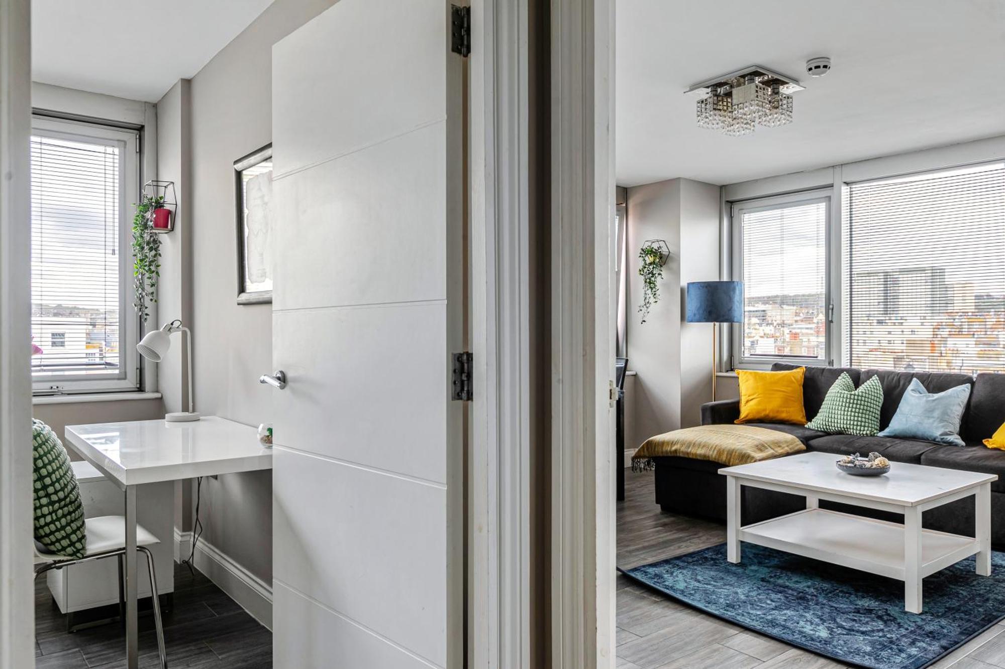 Airhost's Brighton's Diamond Escape With Sea Views