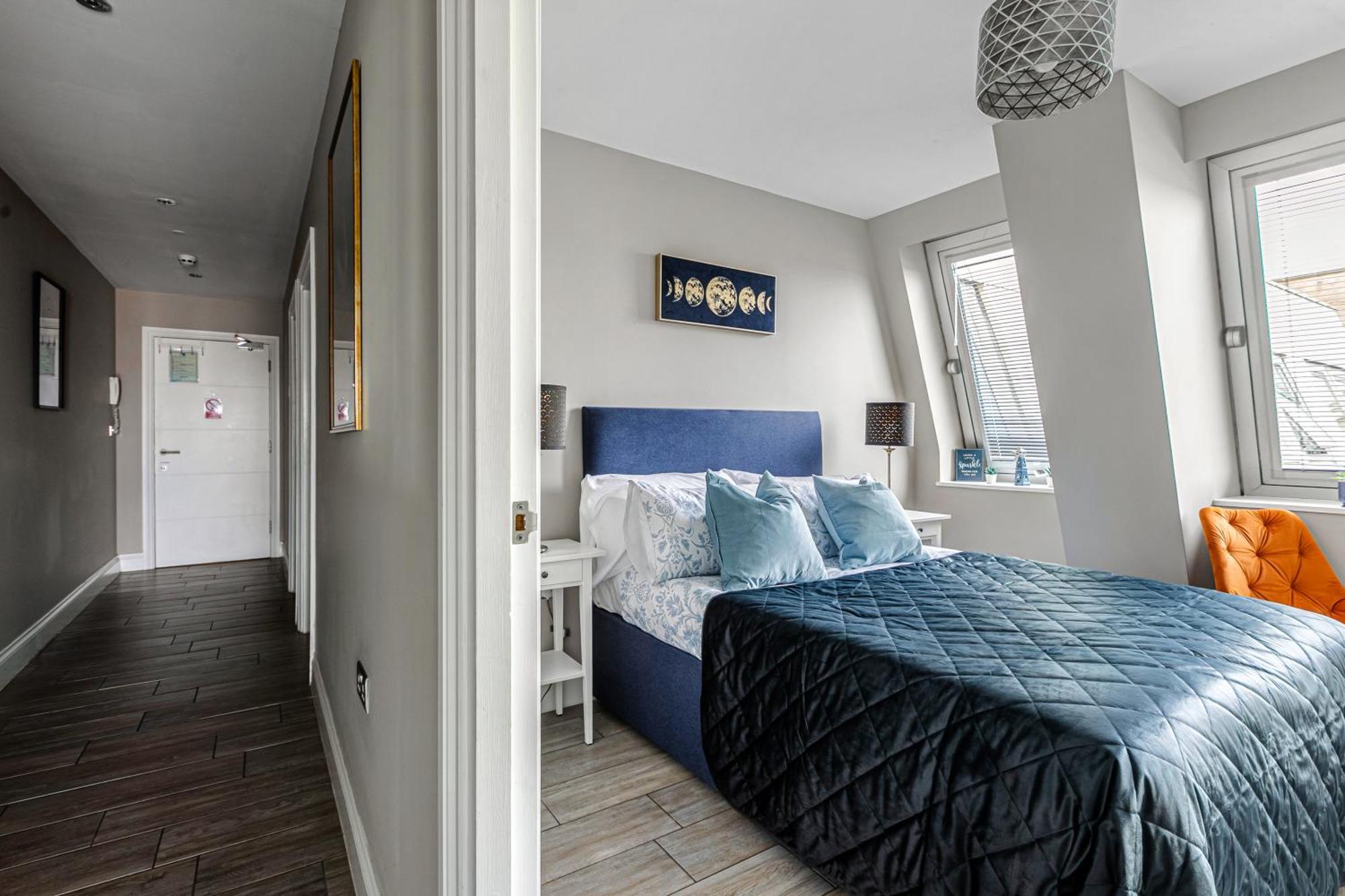 Airhost's Brighton's Diamond Escape With Sea Views