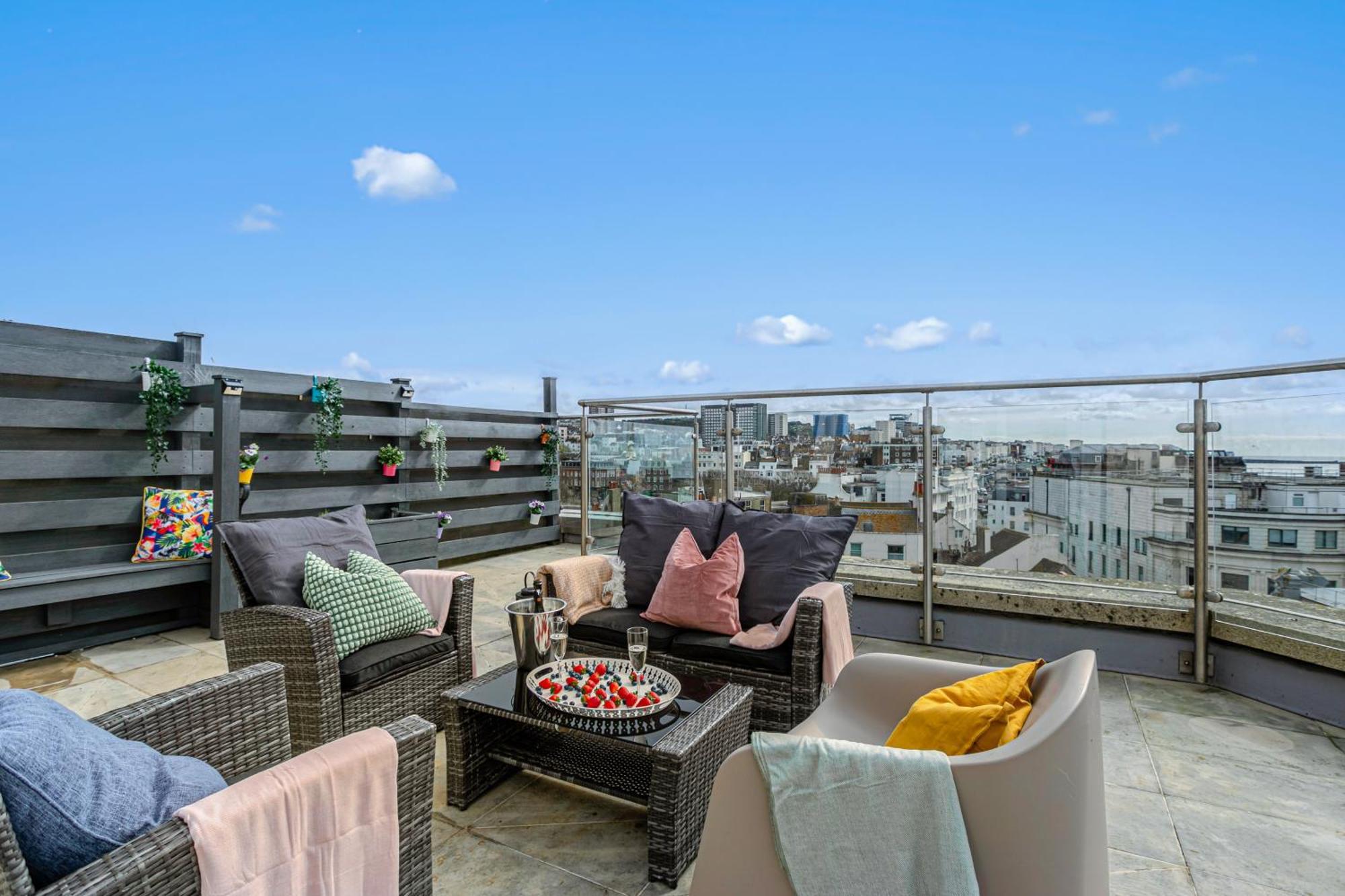 Airhost's Brighton's Diamond Escape With Sea Views *