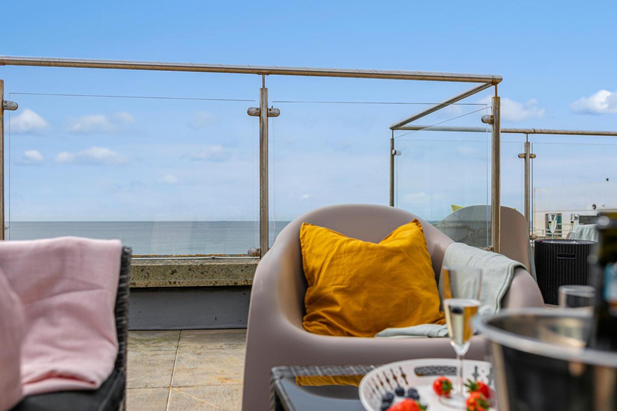 Airhost's Brighton's Diamond Escape With Sea Views *