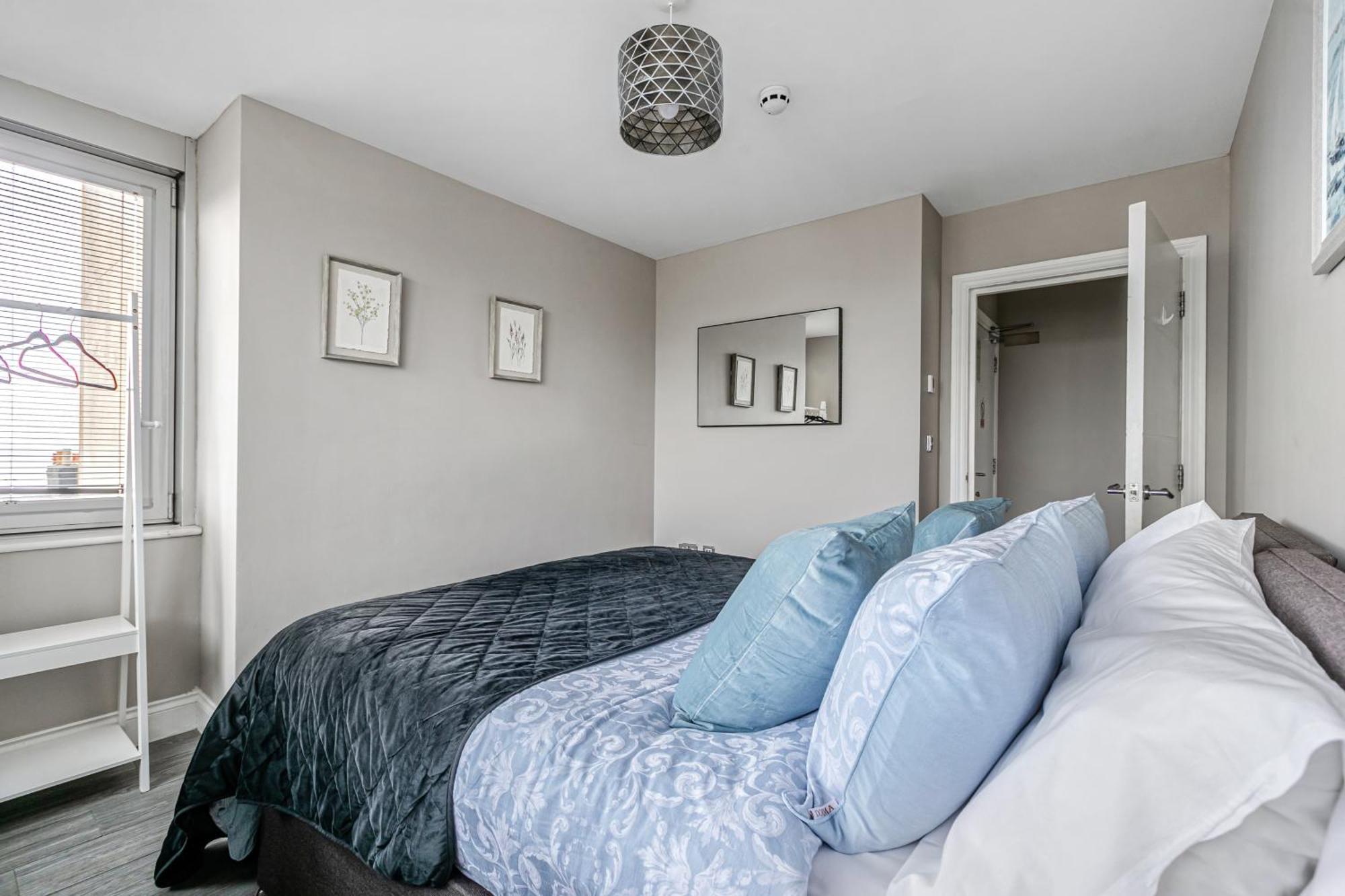 Airhost's Brighton's Diamond Escape With Sea Views