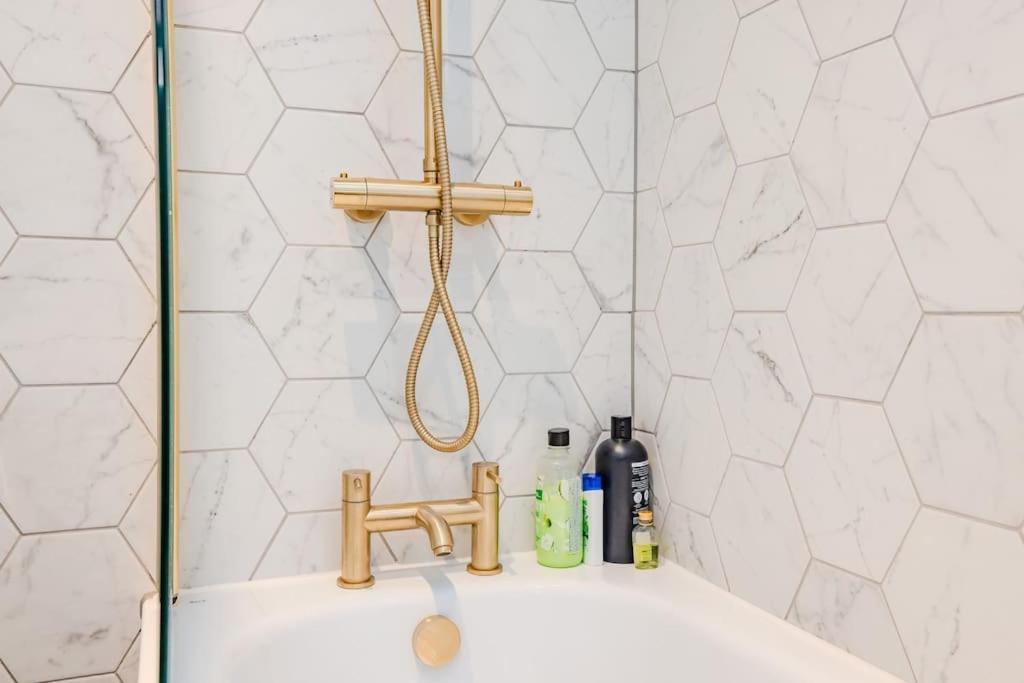 Three Bedroom Flat 2 Bathrooms I Super Locationi Next To Apartment