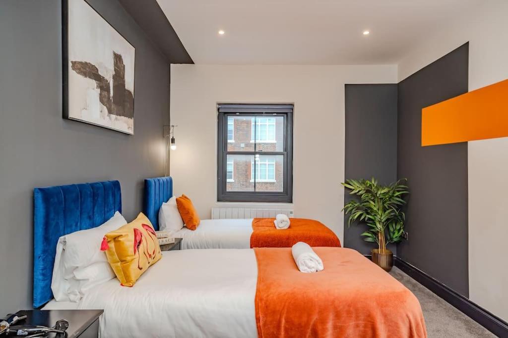 Three Bedroom Flat 2 Bathrooms I Super Locationi Next To Apartment *