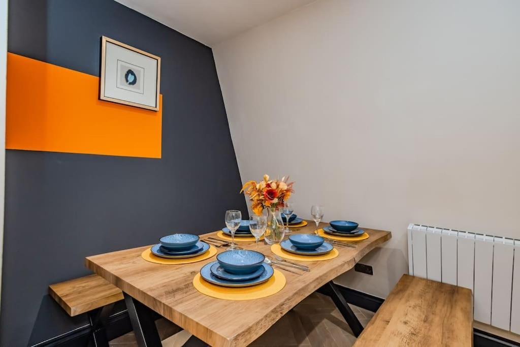 Apartment Three Bedroom Flat 2 Bathrooms I Super Locationi Next To *