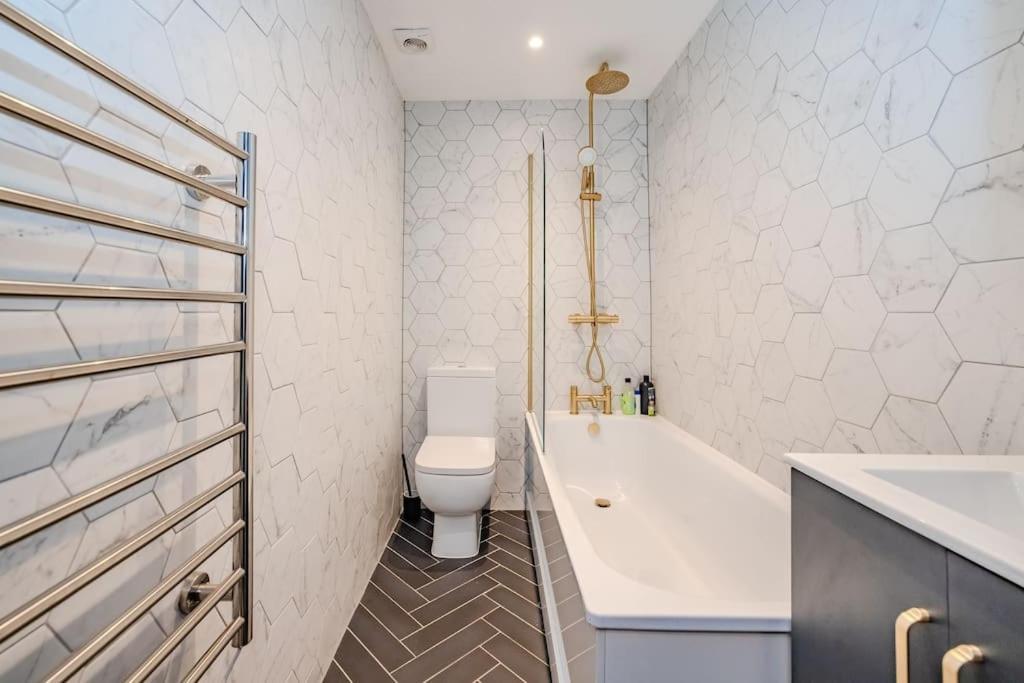 Apartment Three Bedroom Flat 2 Bathrooms I Super Locationi Next To Brighton