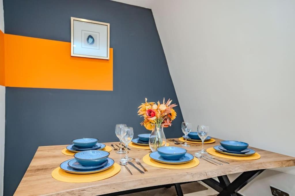 Apartment Three Bedroom Flat 2 Bathrooms I Super Locationi Next To *