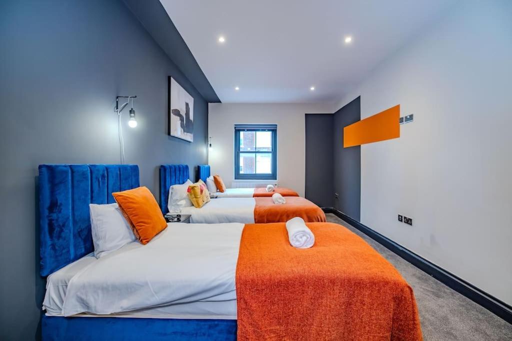 Three Bedroom Flat 2 Bathrooms I Super Locationi Next To Apartment Brighton