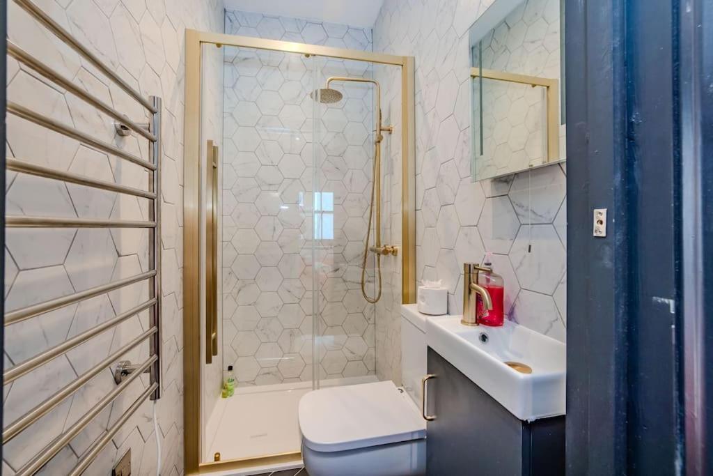 Three Bedroom Flat 2 Bathrooms I Super Locationi Next To Brighton