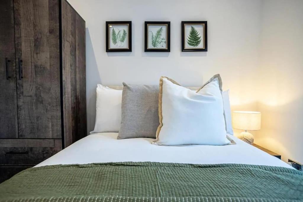 Charming 2 Bedroom Flat I Next To Station *