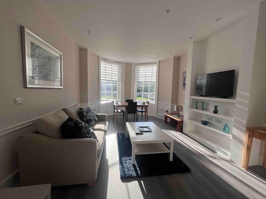Beautiful Flat In City Centre Apartment