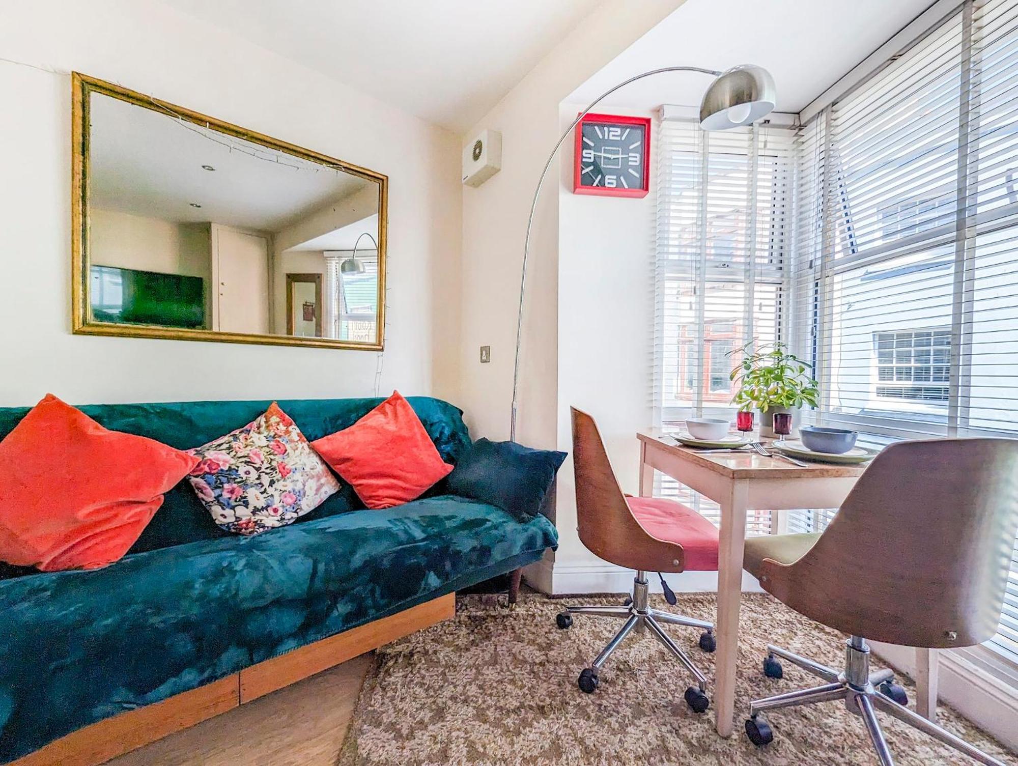 Apartment Little Western 2 - By Lets *