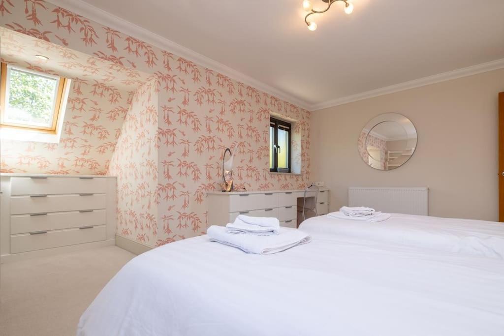 Holiday home Stunning 5-bed 3-bath House Close To The Sea! *