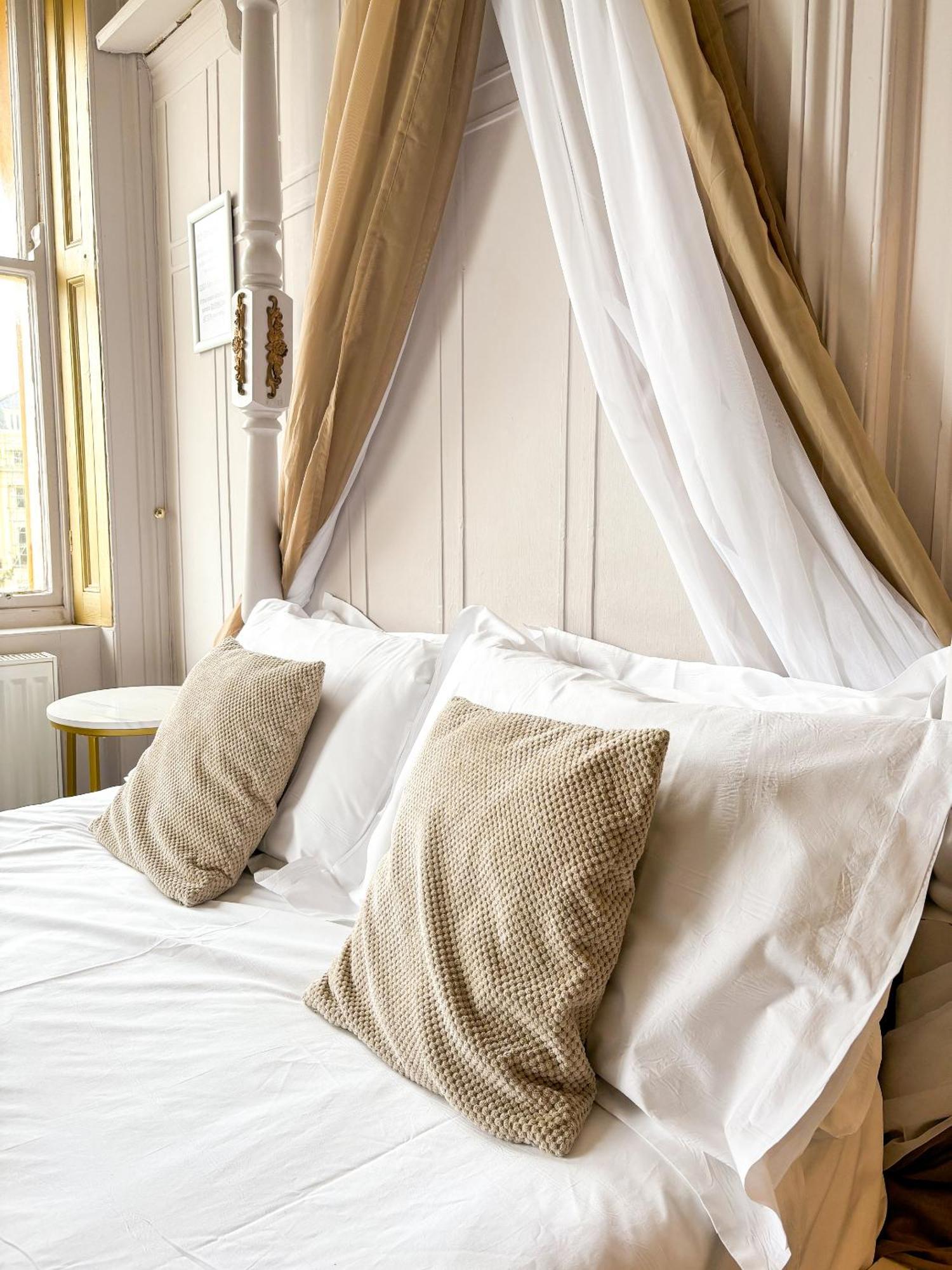 X Brunswick Square 4* Brighton
