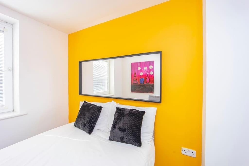 Apartment Flash Sale Train Station 3 Bedroom Flat Bn130sha *