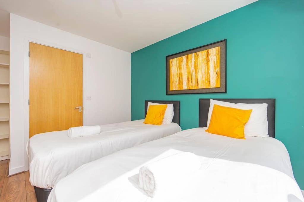 Flash Sale Train Station 3 Bedroom Flat Bn130sha *