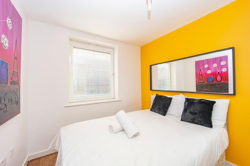 Flash Sale Train Station 3 Bedroom Flat Bn130sha Apartment *
