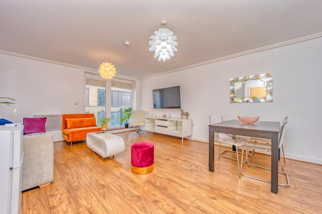 Apartment Flash Sale Train Station 3 Bedroom Flat Bn130sha *