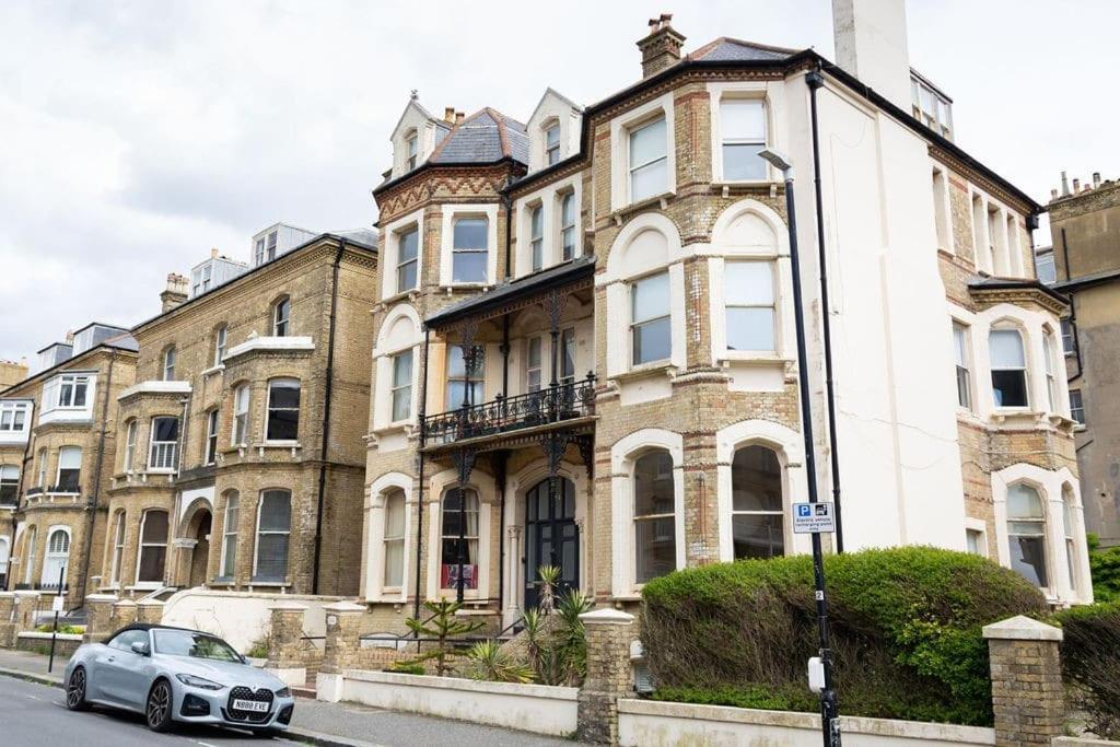 Stylish Mansion - Seaviews - Free Parking Apartment